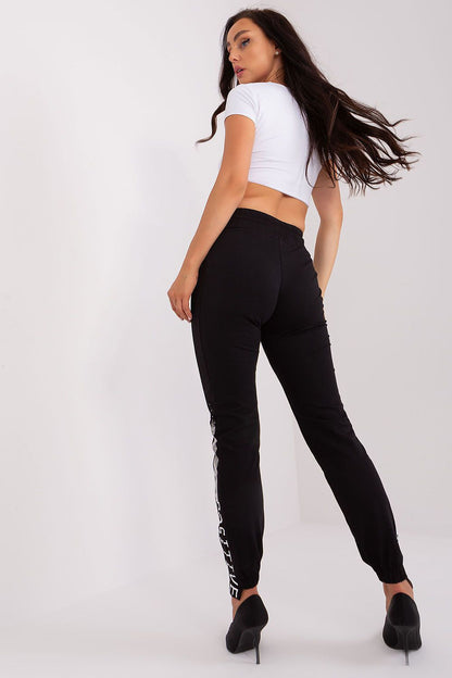  Pantalon survêtement model 211745 Relevance 