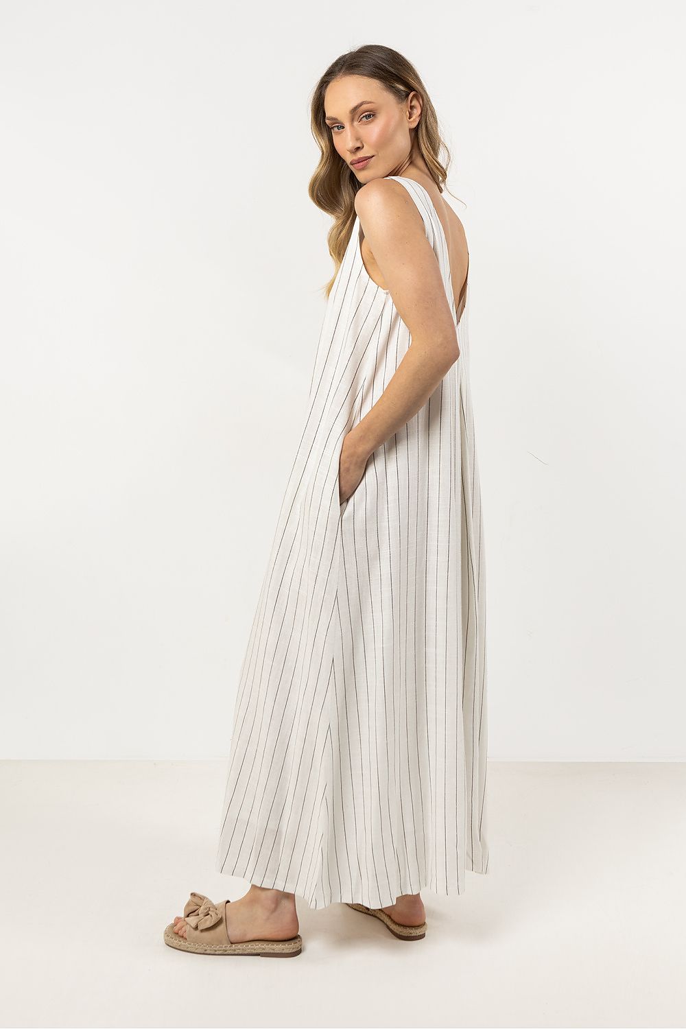  Robe de jour model 212183 awama 