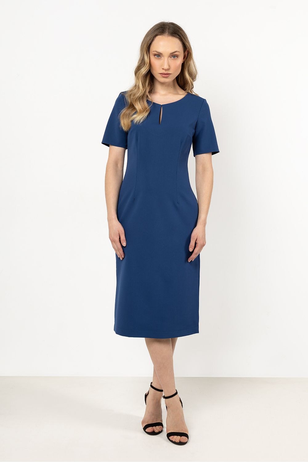  Robe de jour model 212248 awama 