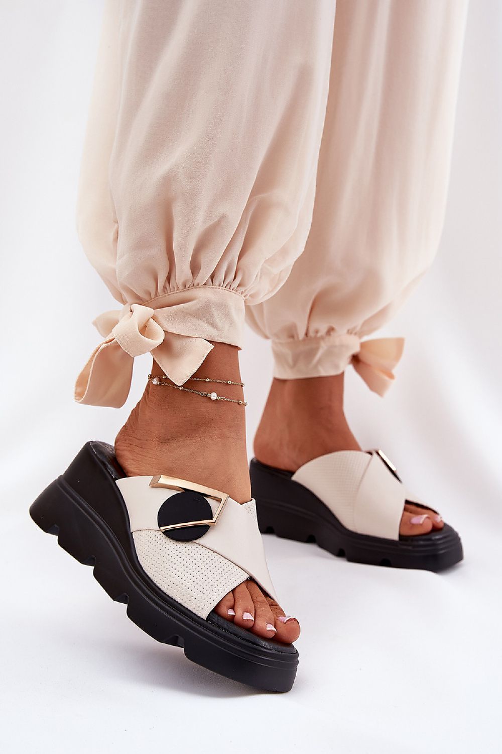  Clacquettes model 212347 Step in style 