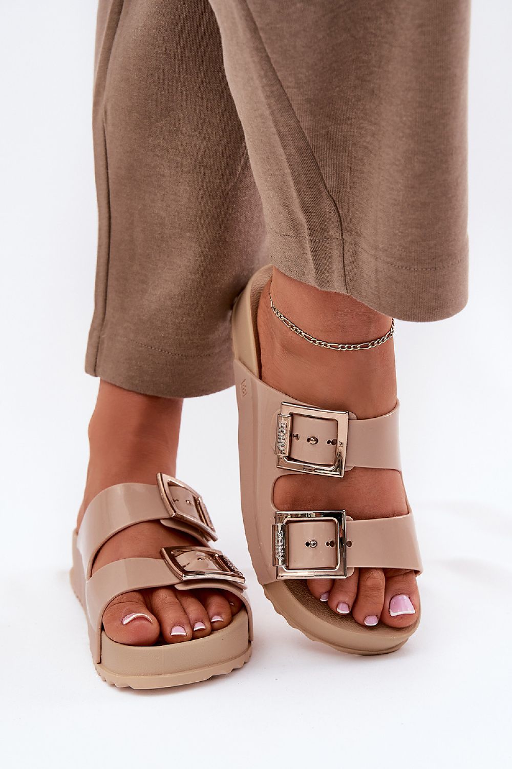  Clacquettes model 212706 Step in style 