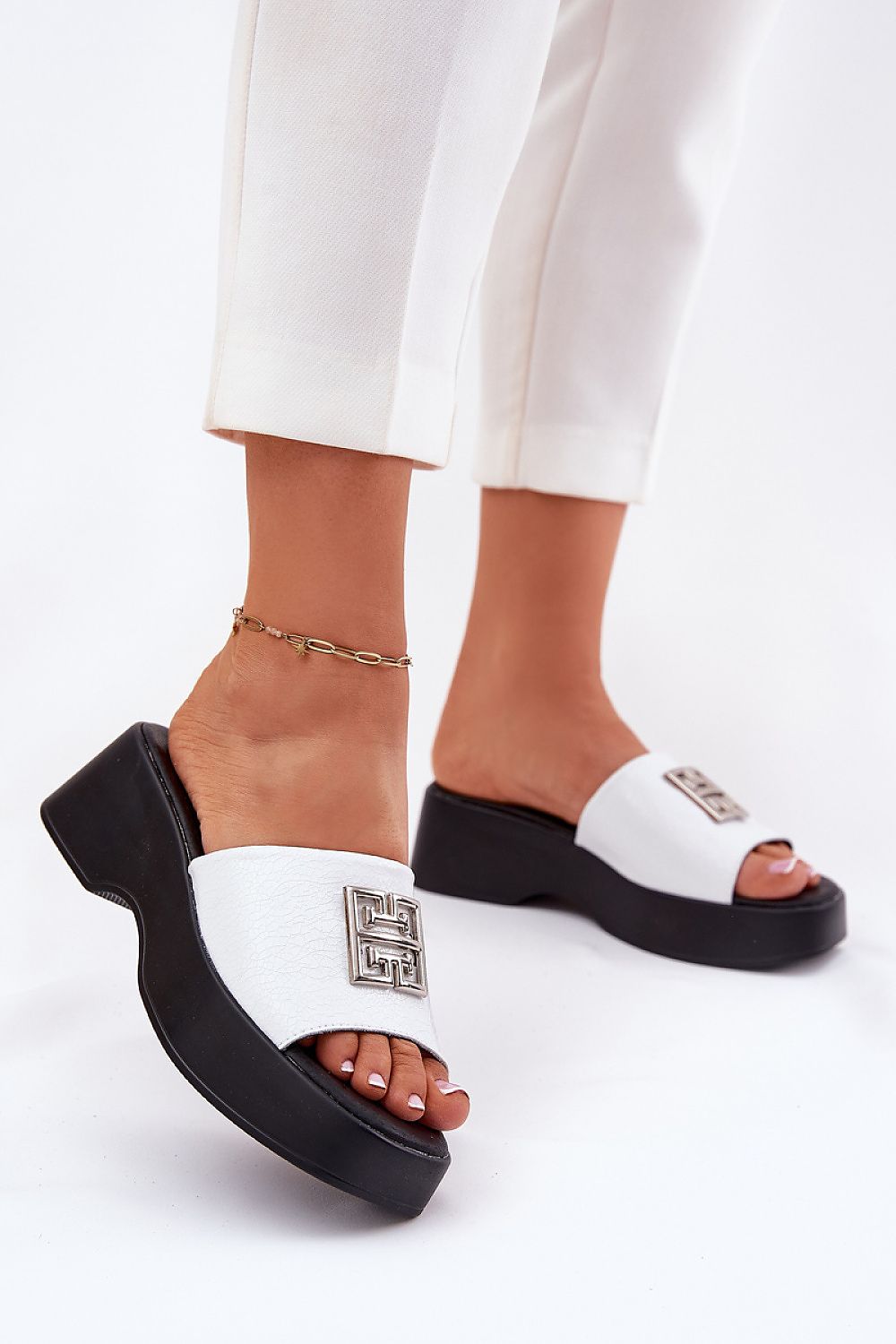  Clacquettes model 212882 Step in style 
