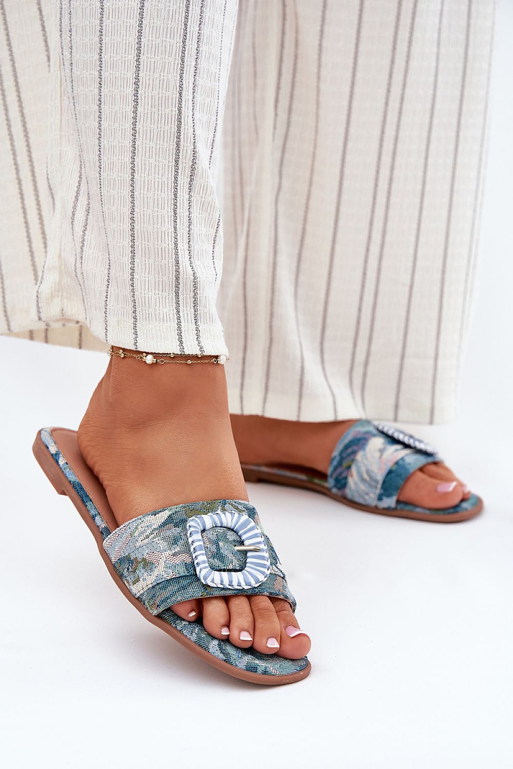  Clacquettes model 213962 Step in style 