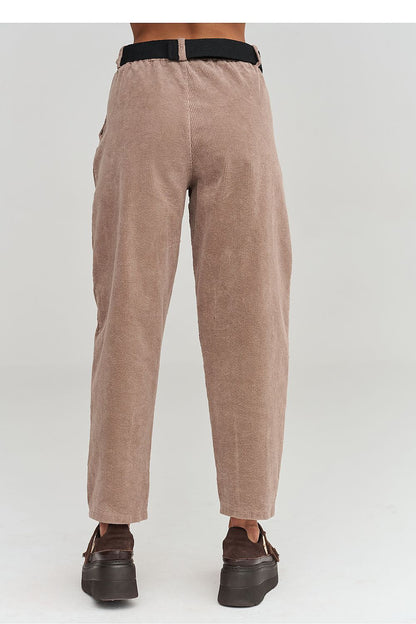  Pantalon en velours côtelé model 232015 Makadamia 