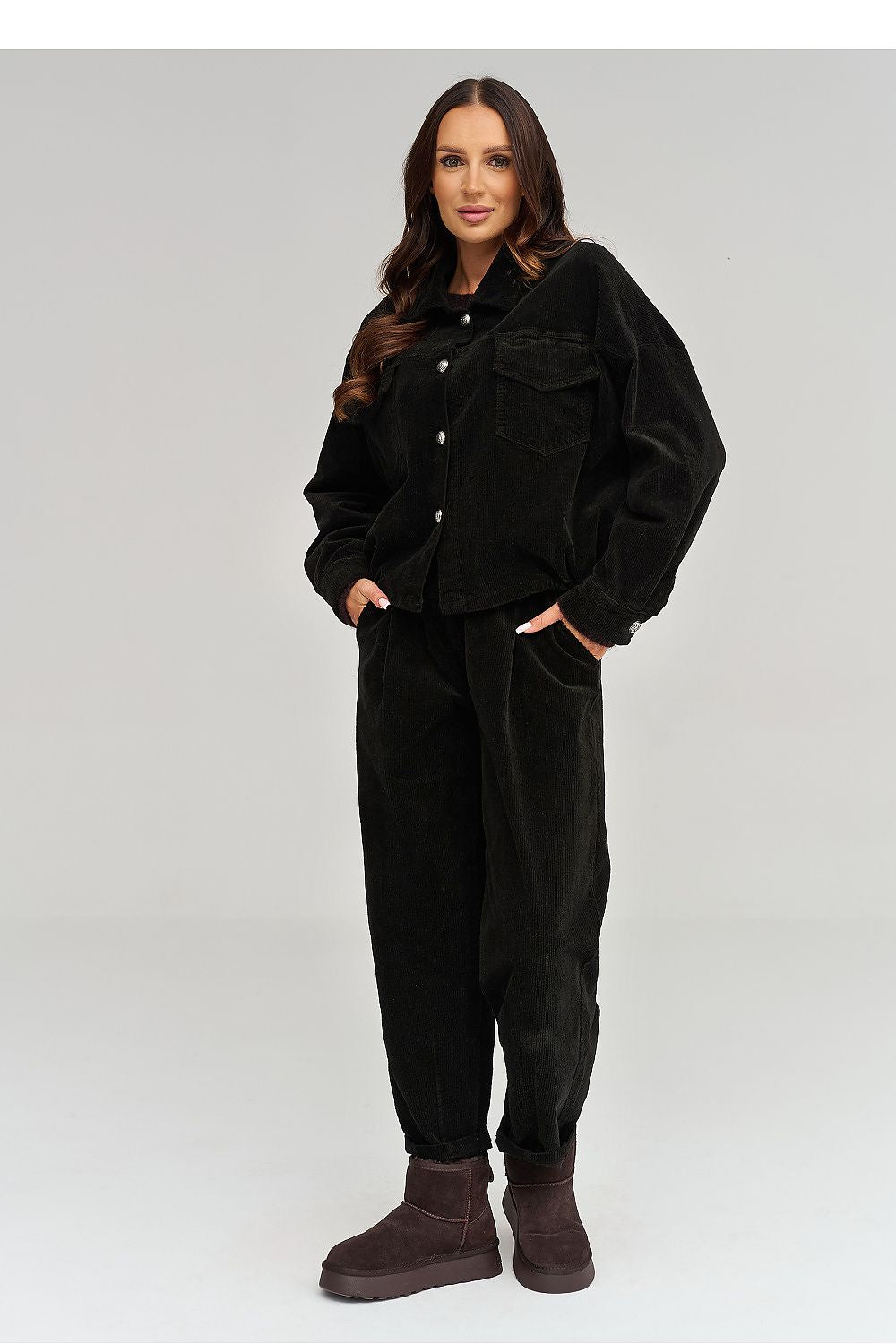  Pantalon en velours côtelé model 232017 Makadamia 