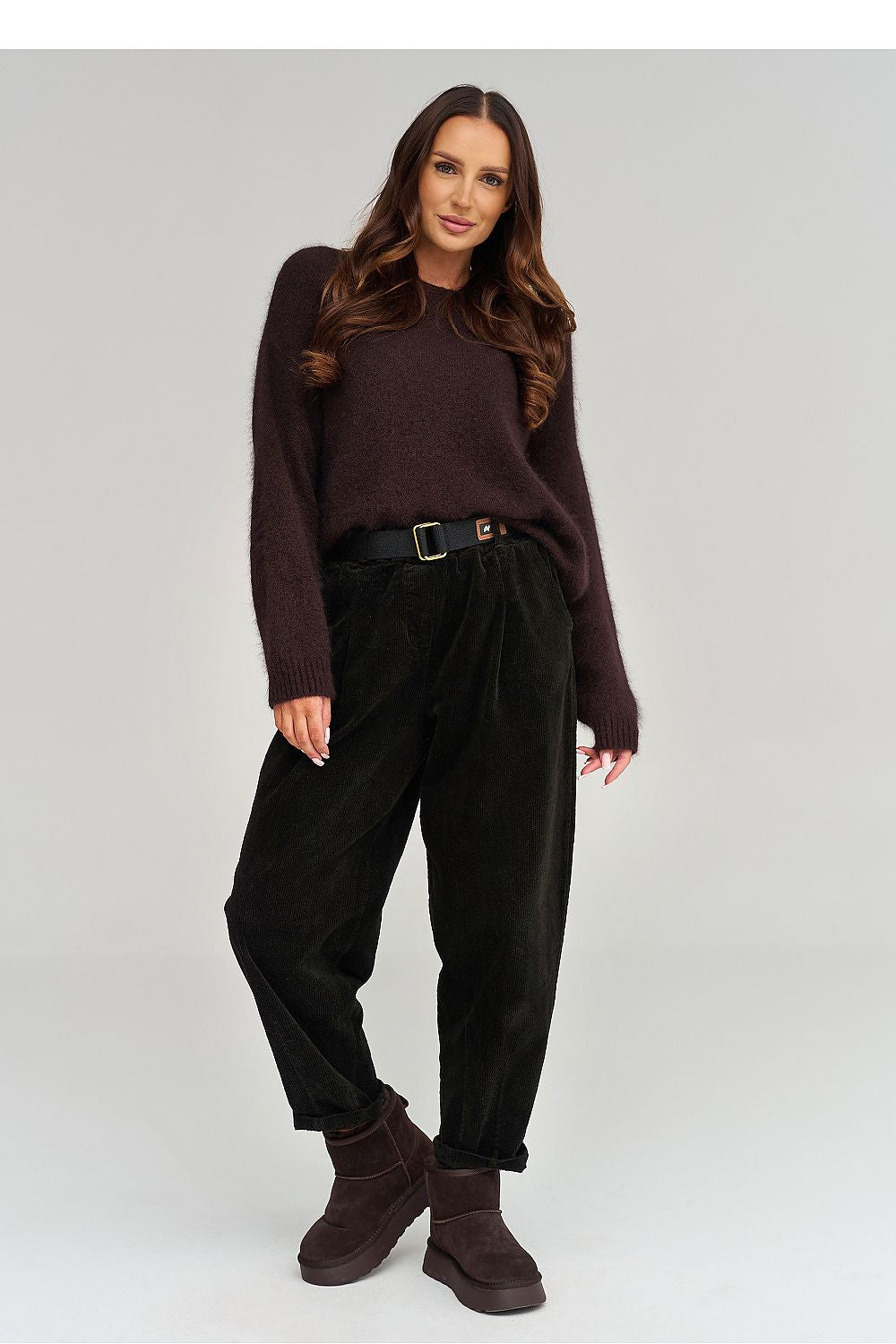  Pantalon en velours côtelé model 232017 Makadamia 