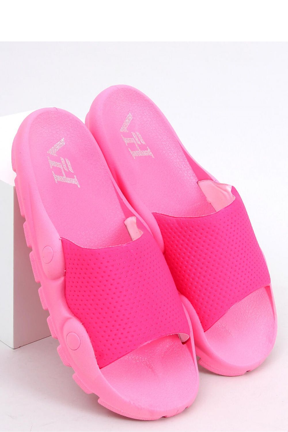 Clacquettes model 166423 Inello
