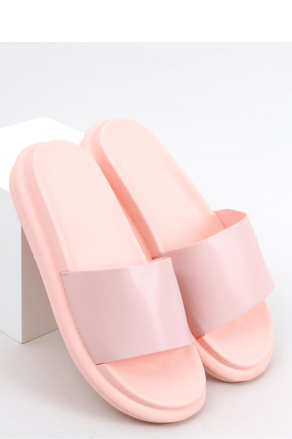 Clacquettes model 166532 Inello