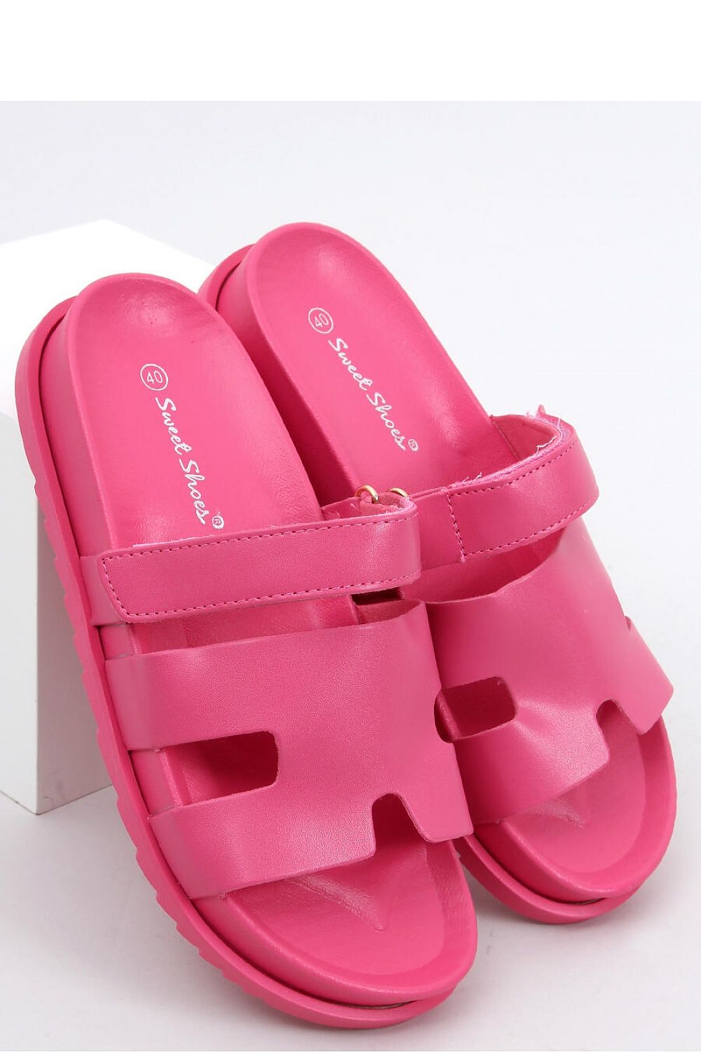 Clacquettes model 167264 Inello