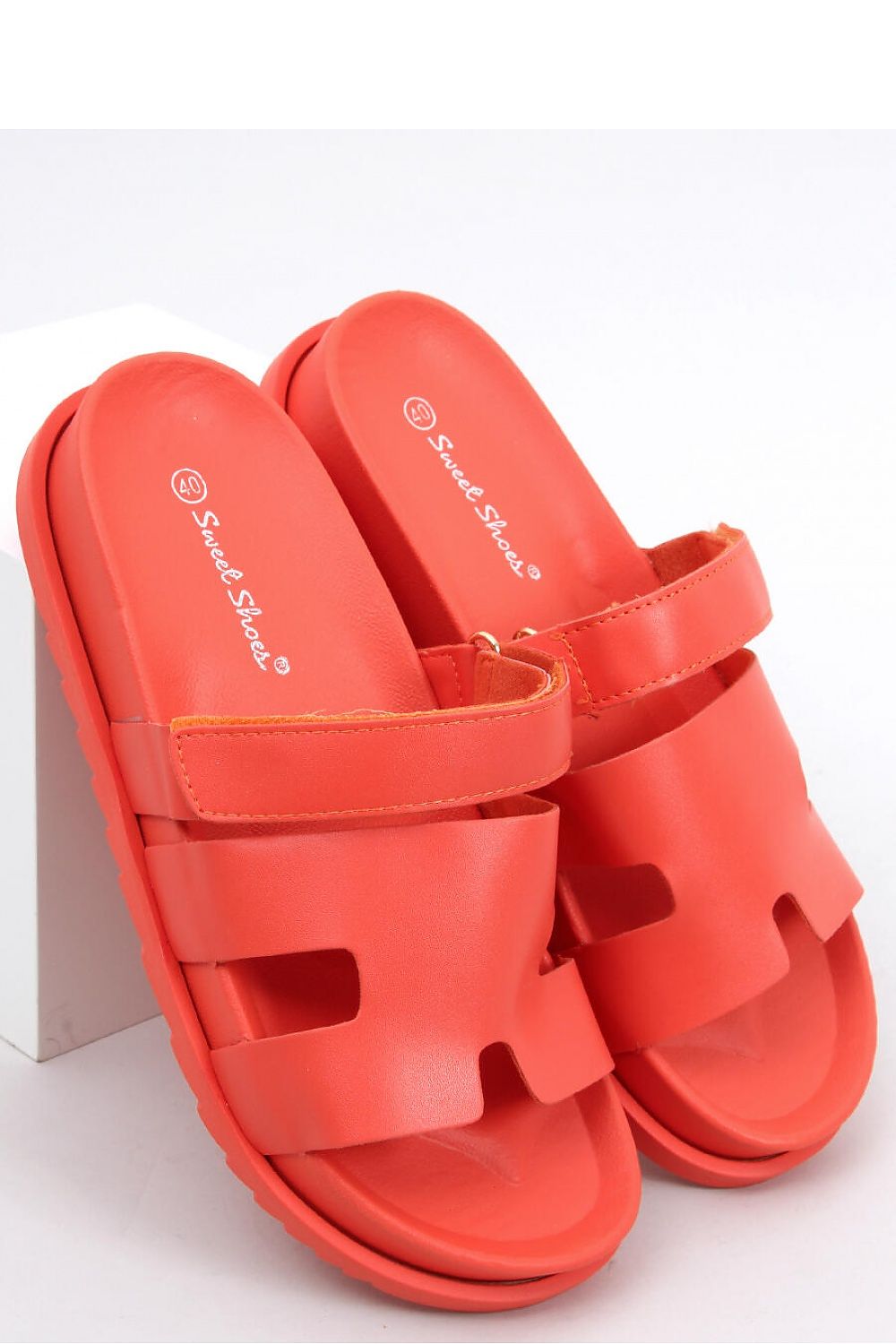 Clacquettes model 167266 Inello