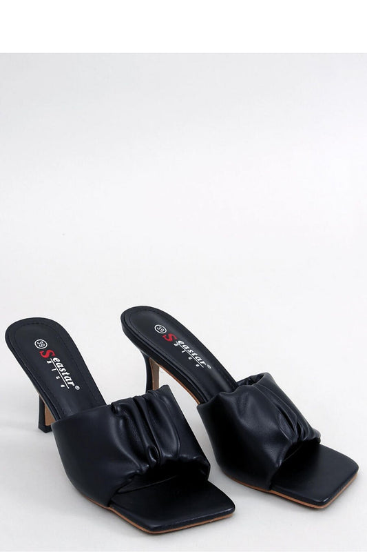 Clacquettes model 177832 Inello