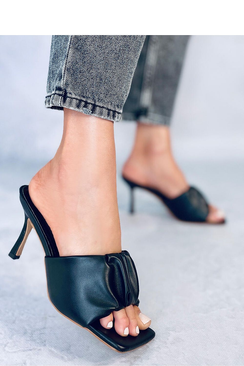 Clacquettes model 177832 Inello