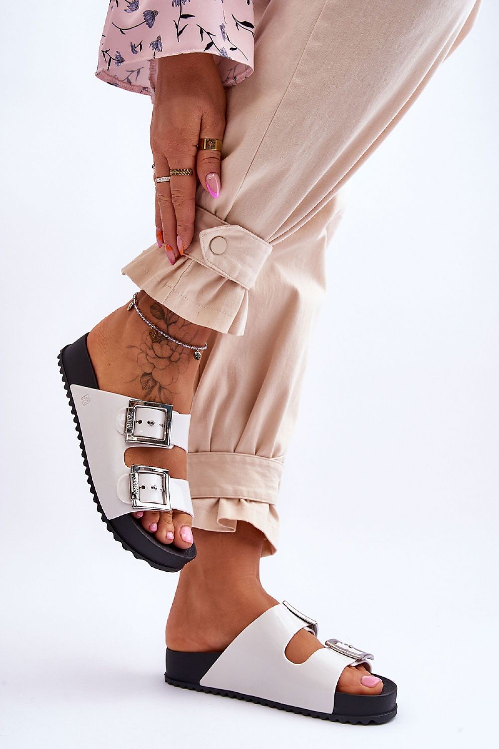 Clacquettes model 178349 Step in style