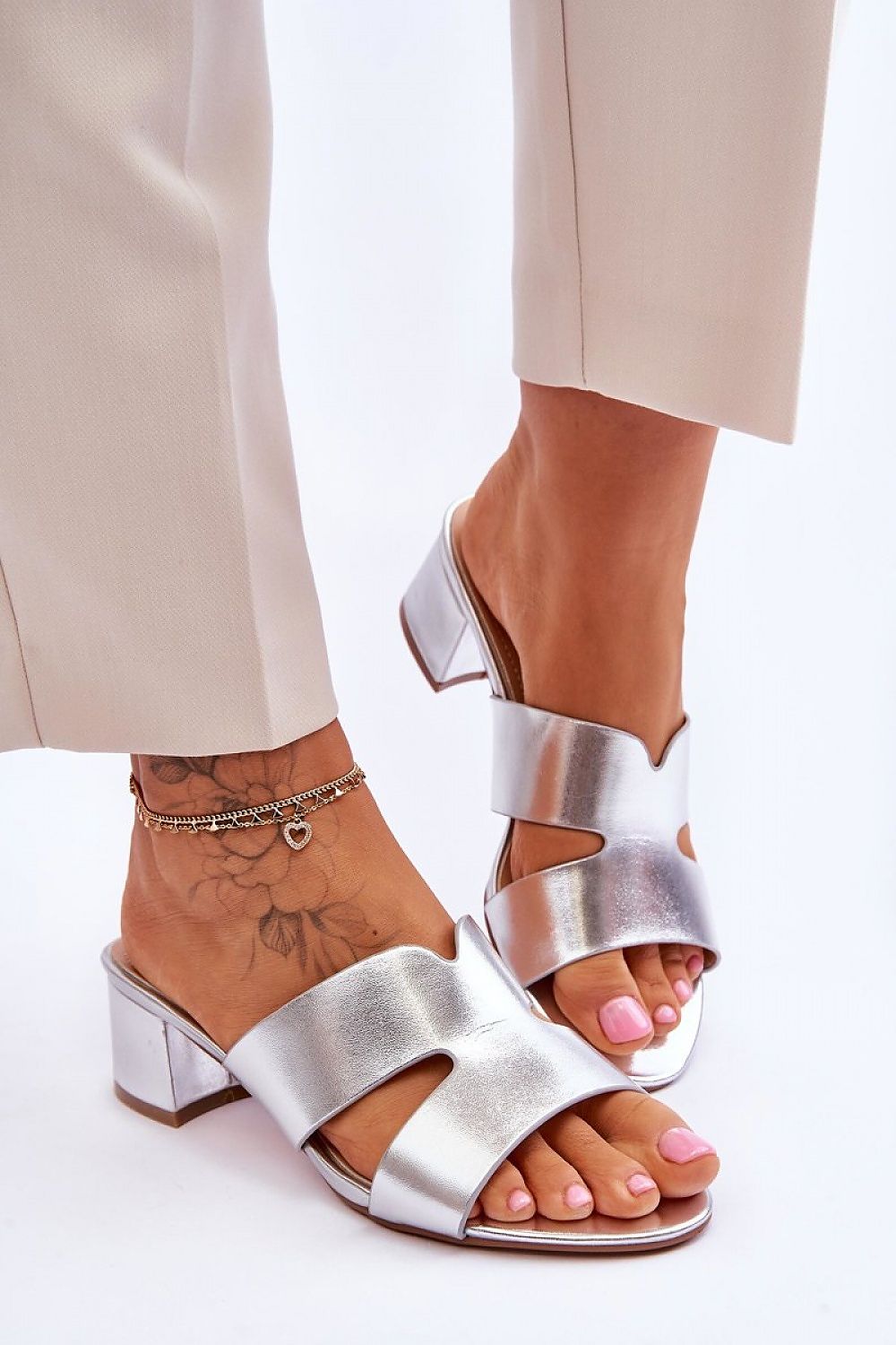 Clacquettes model 178363 Step in style