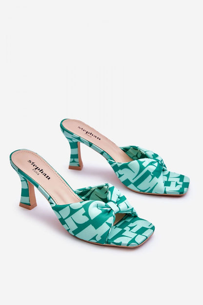 Clacquettes model 178373 Step in style