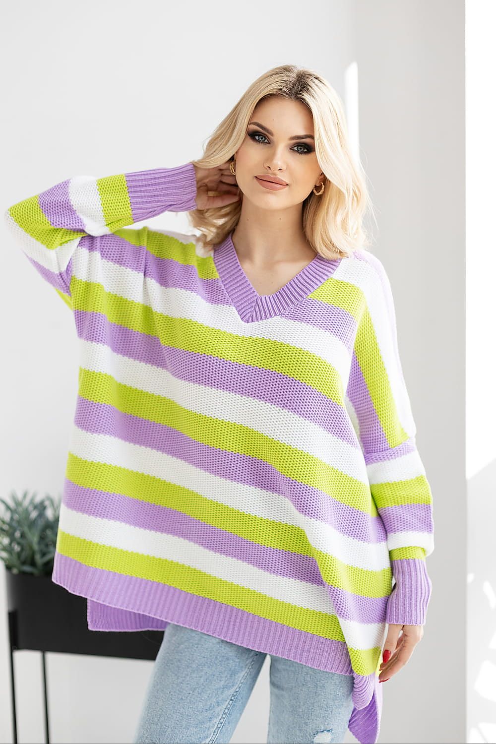 Chandail model 178645 PeeKaBoo