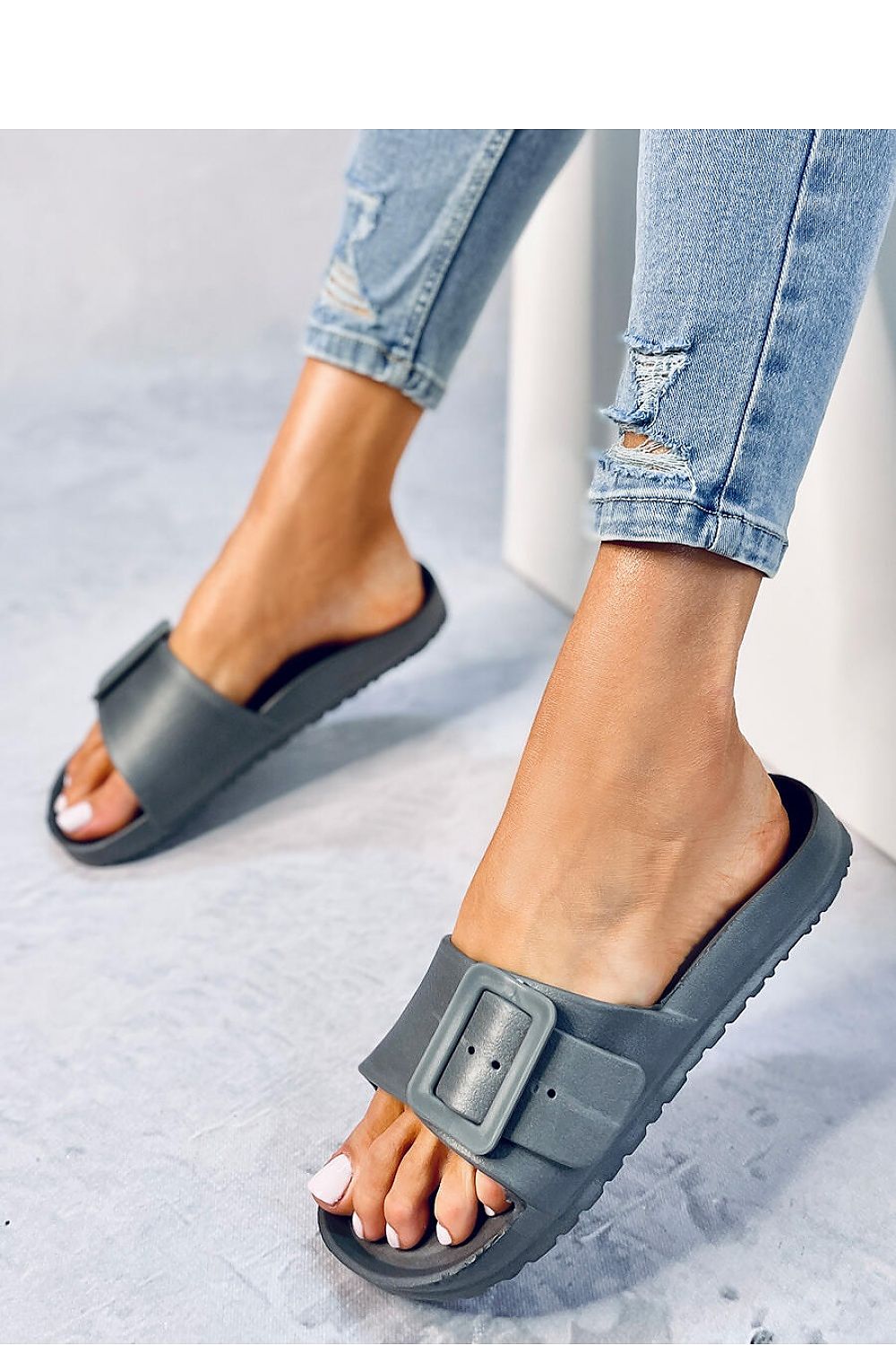 Clacquettes model 180572 Inello