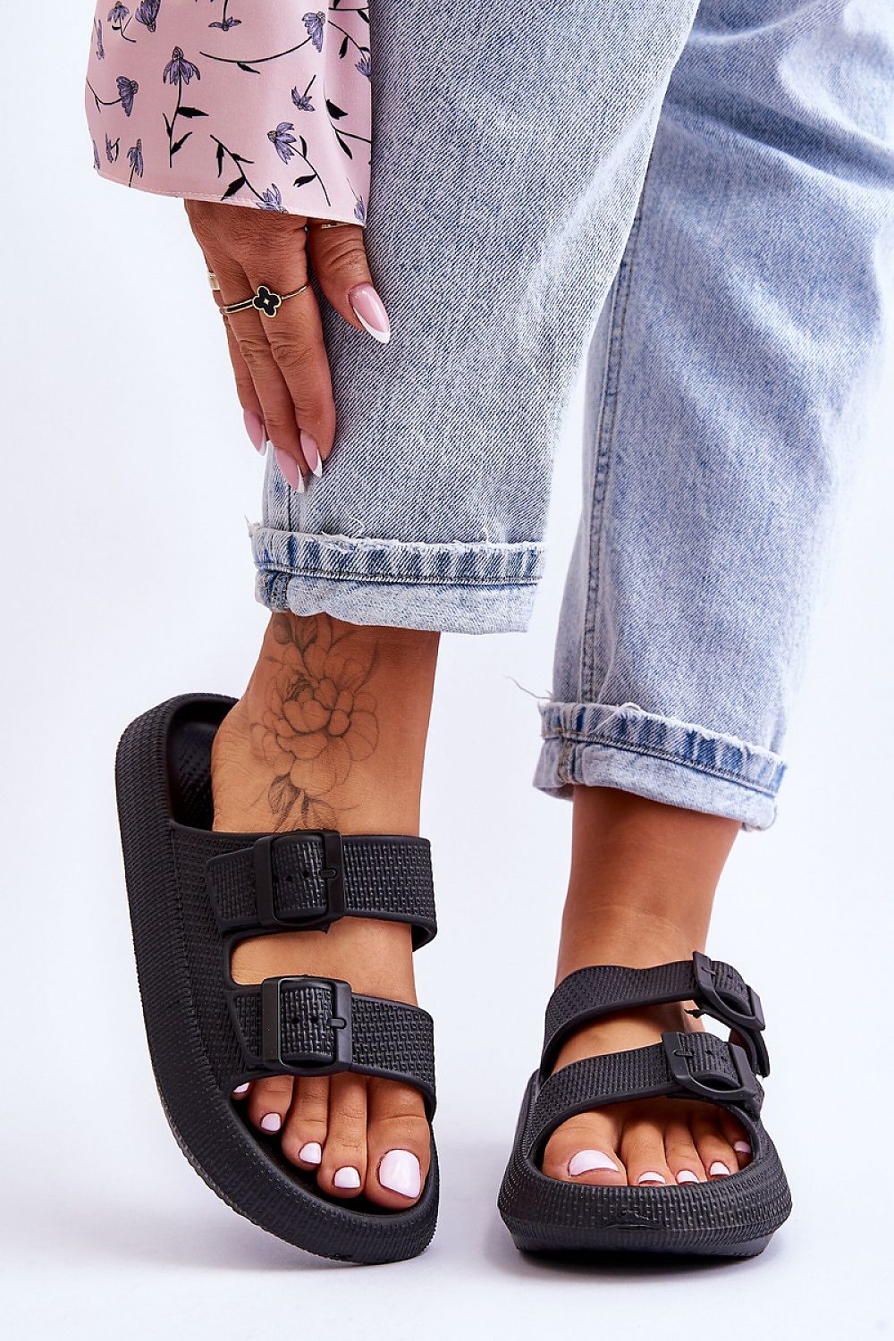 Clacquettes model 180721 Step in style