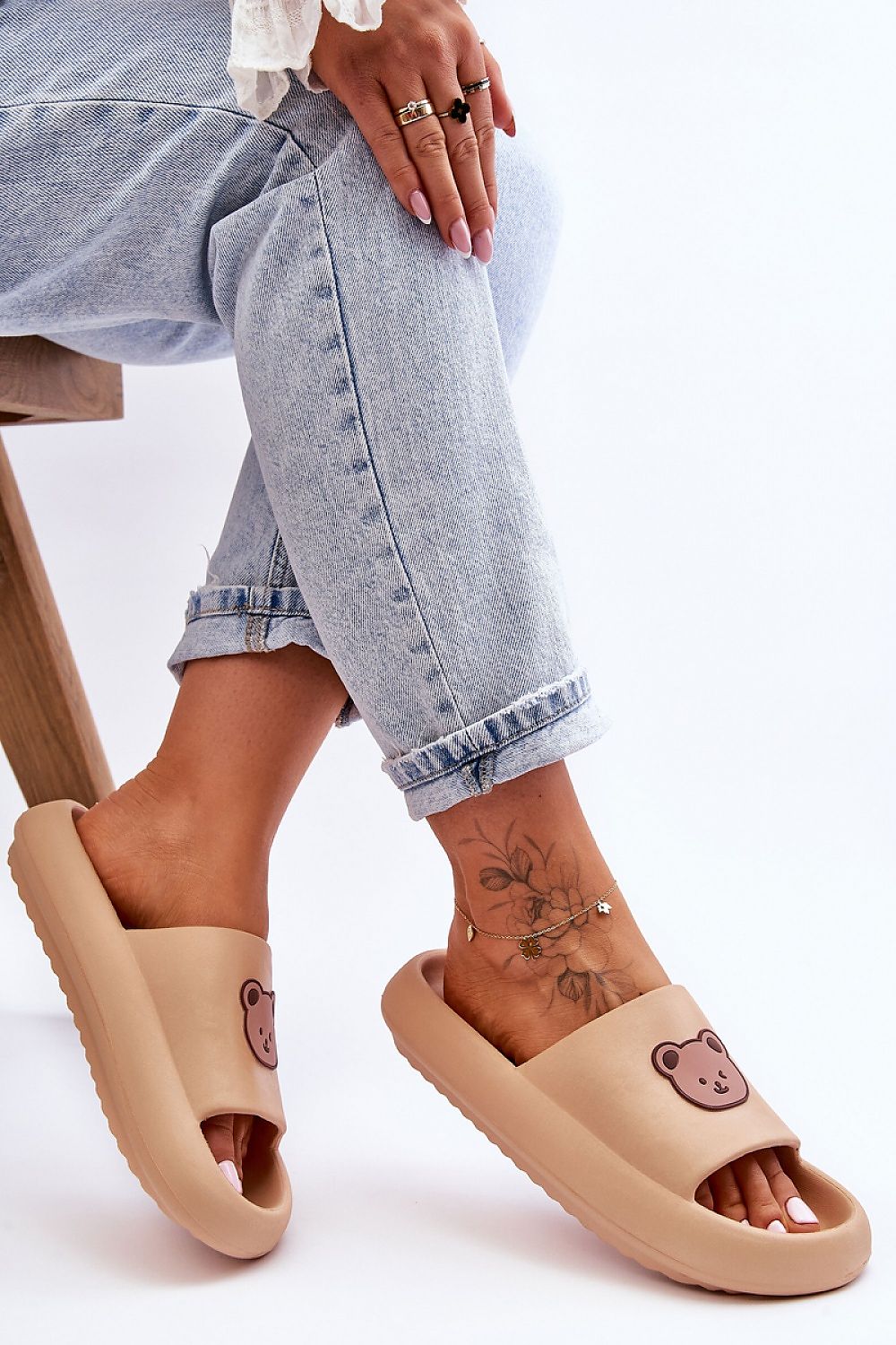 Clacquettes model 180977 Step in style
