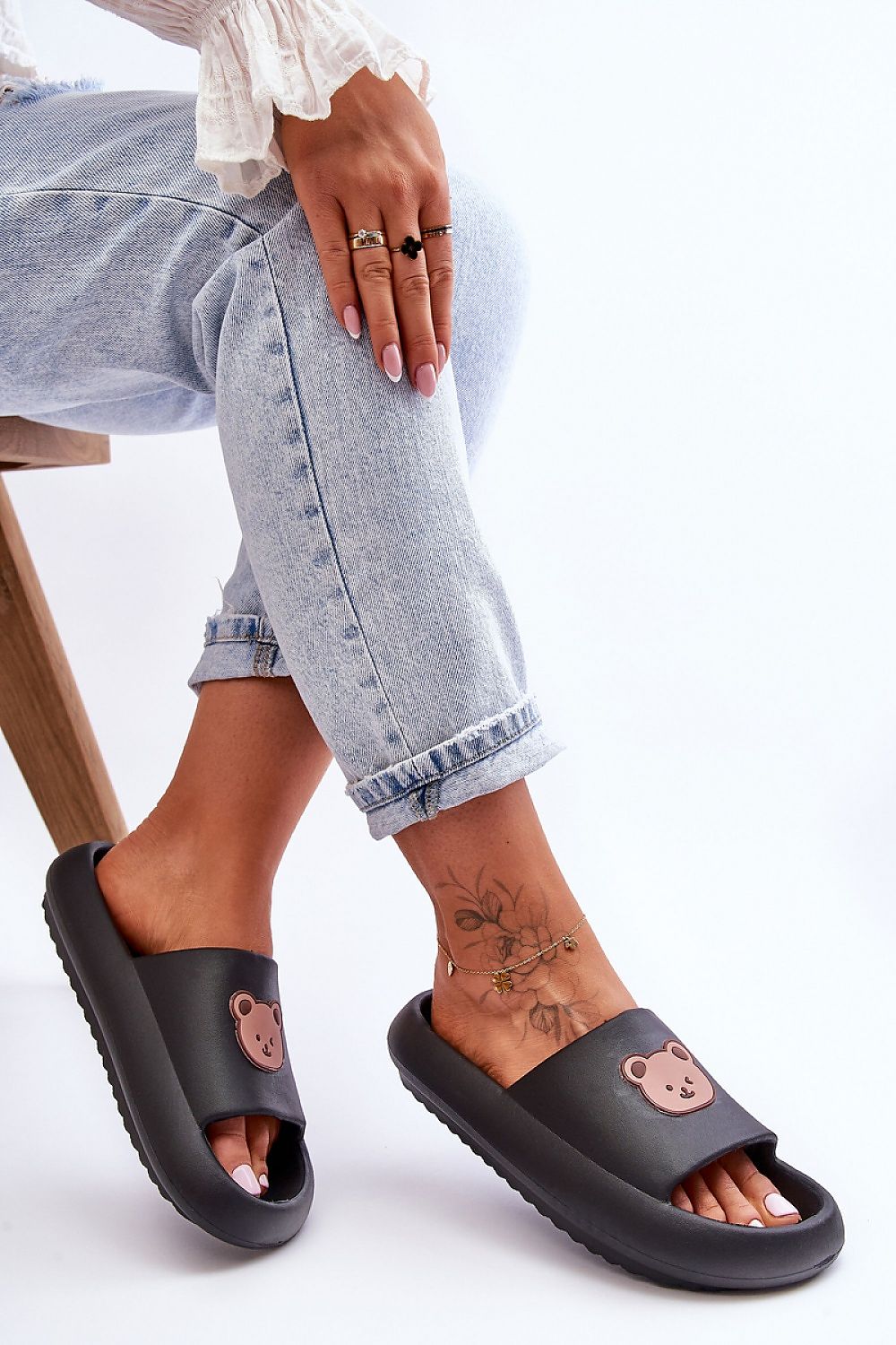 Clacquettes model 180980 Step in style