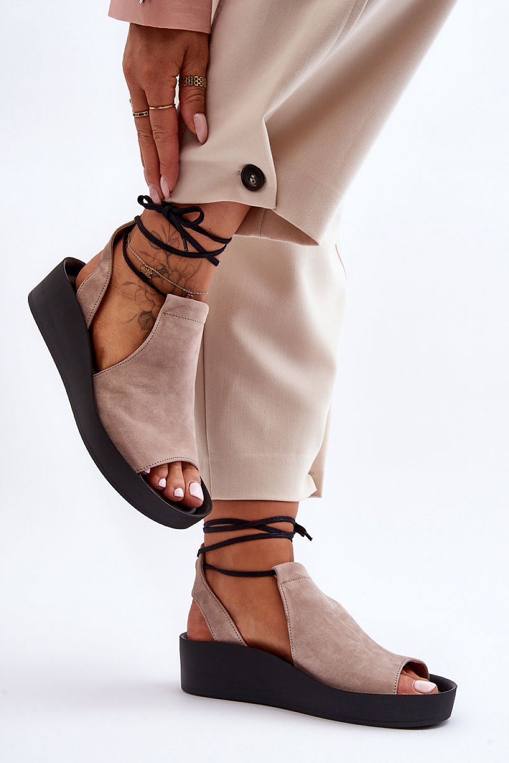 Cothurnes model 181849 Step in style