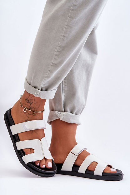 Clacquettes model 183450 Step in style