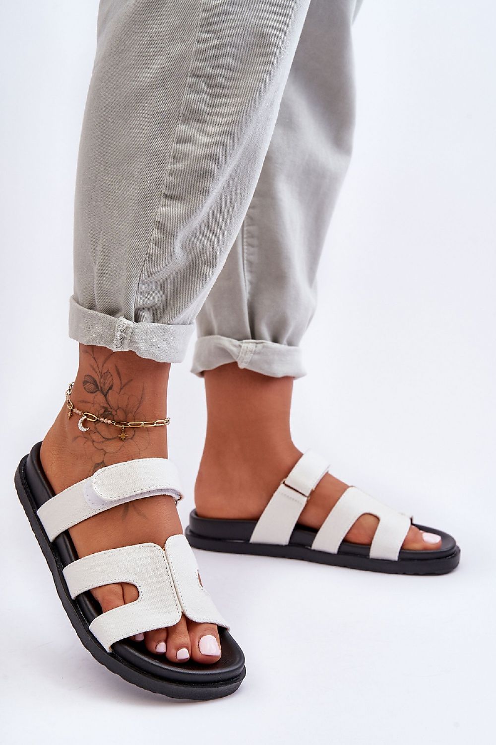 Clacquettes model 183450 Step in style