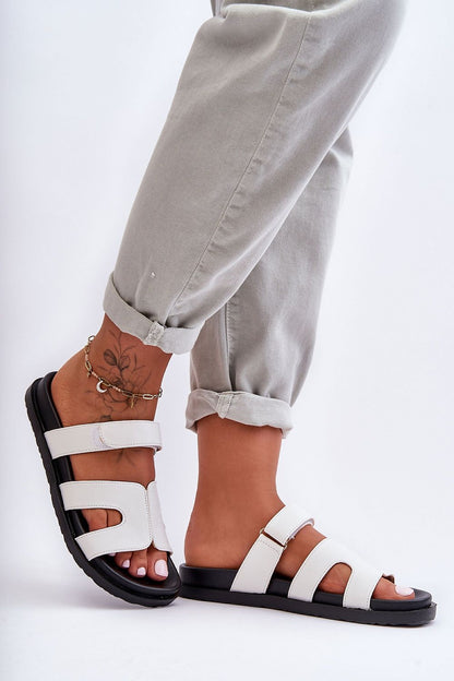 Clacquettes model 183607 Step in style
