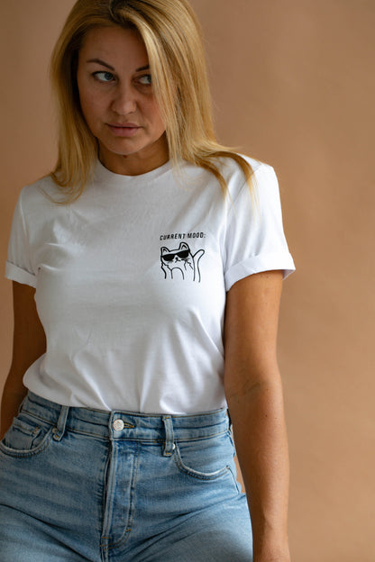 T-shirt blanc Current Mood porté avec un jean, manches retroussées