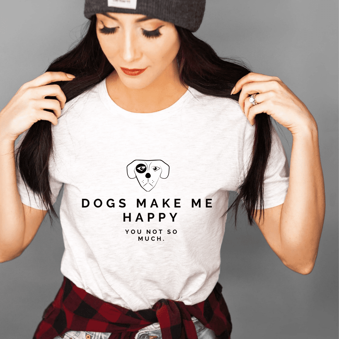 T-shirt blanc Dogs make me happy avec motif chien et message noir sur le devant